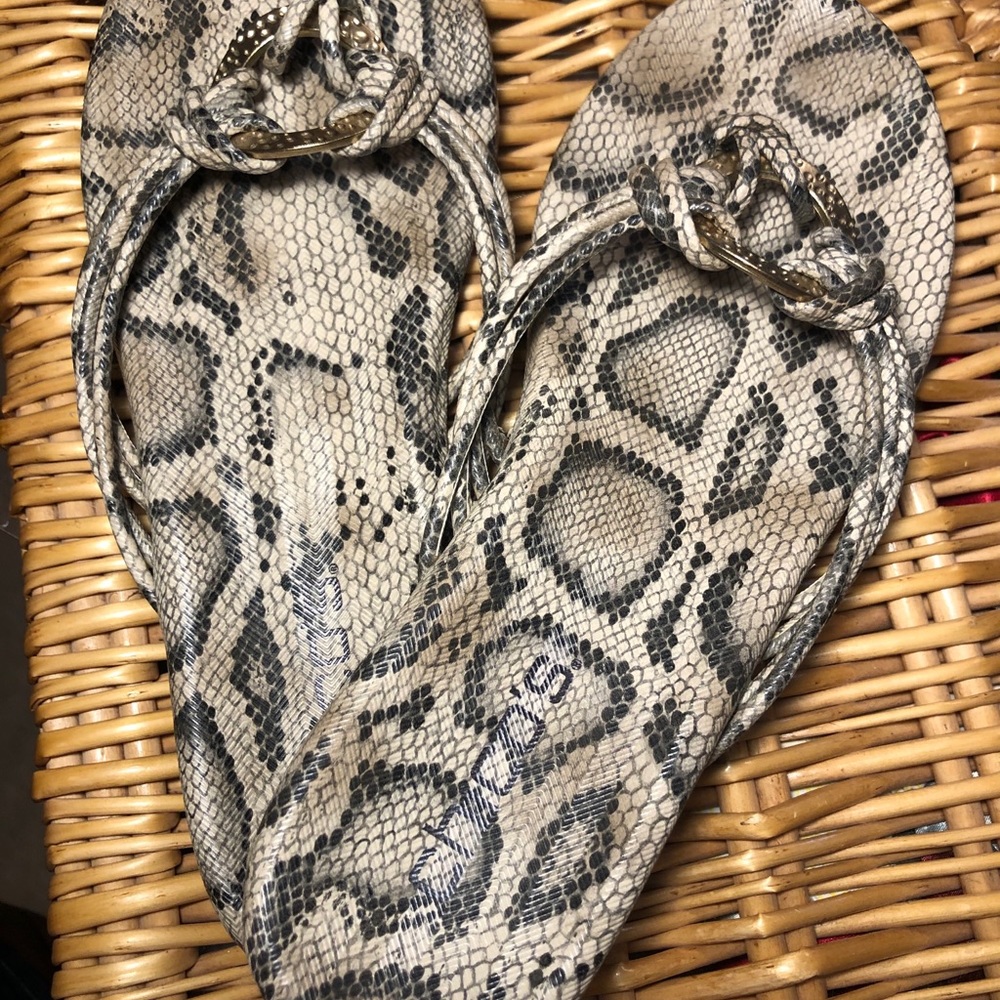 size 8 M CHICOS Ladies Embellished Sandals Cute!